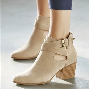 {Sole Society} Azure Cut Out Booties